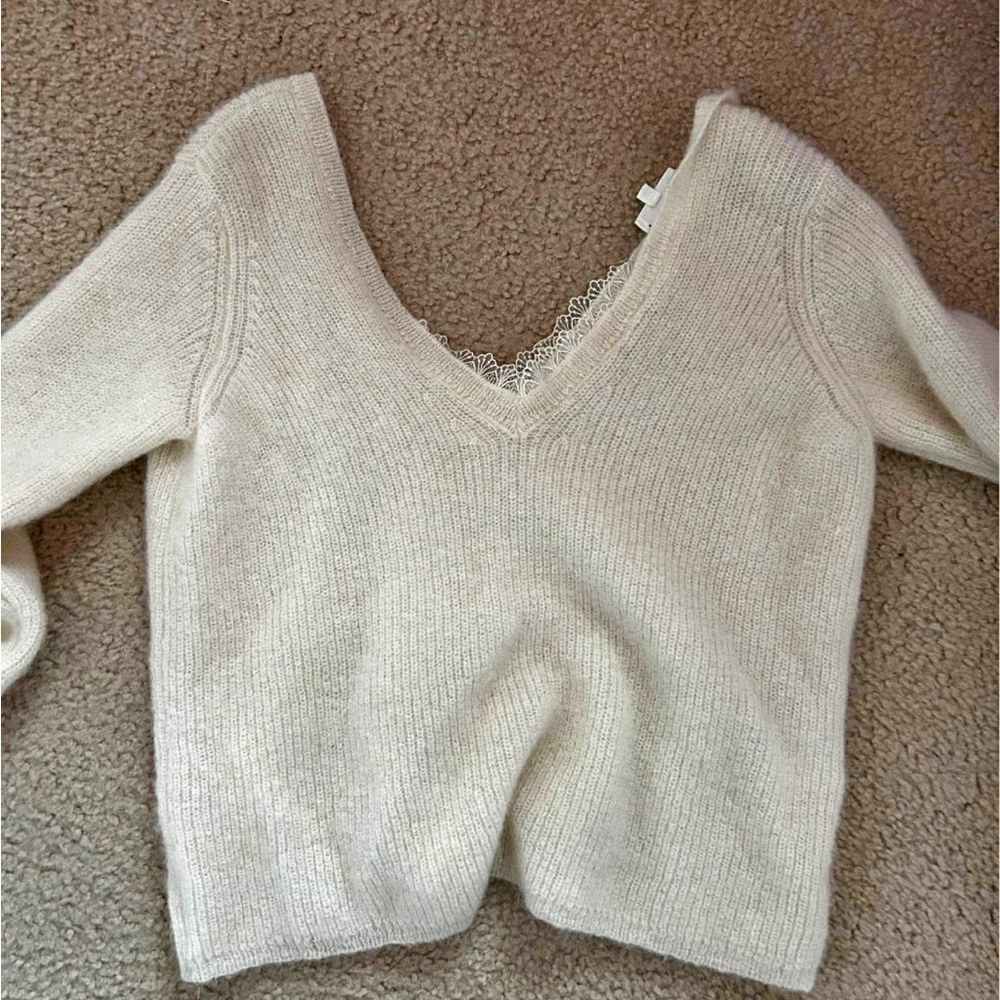 Sezane Elegant Cream V-Neck Sweater